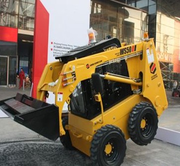 福威滑移裝載機(jī)、兩頭忙進(jìn)口Perkins珀金斯發(fā)動(dòng)機(jī)