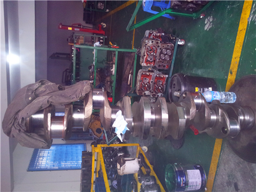 測量三菱S12柴油發(fā)動機氣缸頭下表面的變形