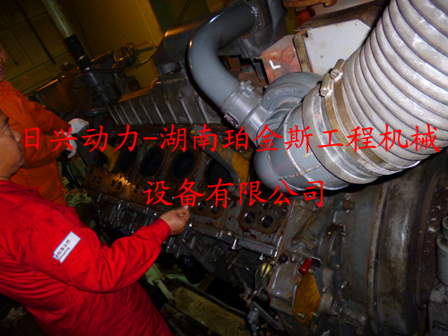 三菱R16柴油發(fā)動機缸套、活塞、連桿的解體、檢修