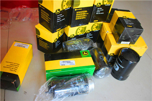 約翰迪爾954機(jī)油濾芯與柴油機(jī)配件多少錢