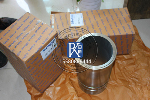 珀金斯發動機缸套“受傷”揭秘：過度腐蝕與穴蝕之謎