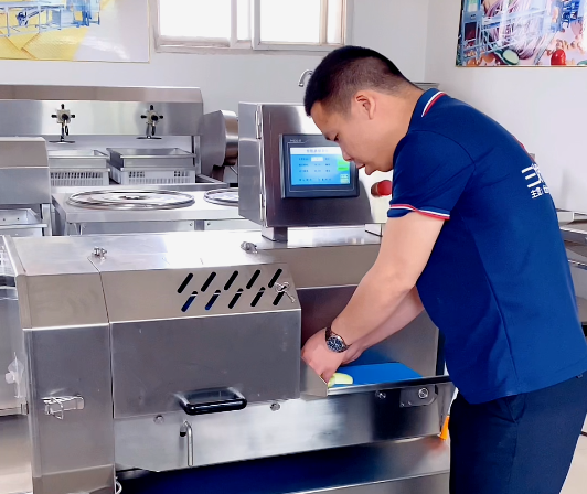 多功能切菜機怎么切菜