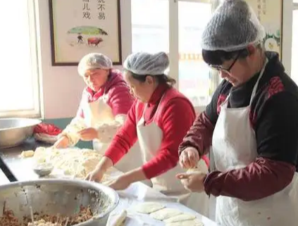 開(kāi)包子鋪是用人工還是用機(jī)器