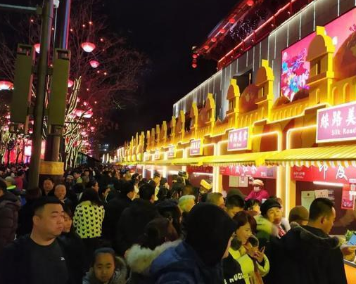 美食街哪家在用包子餃子一體機(jī)