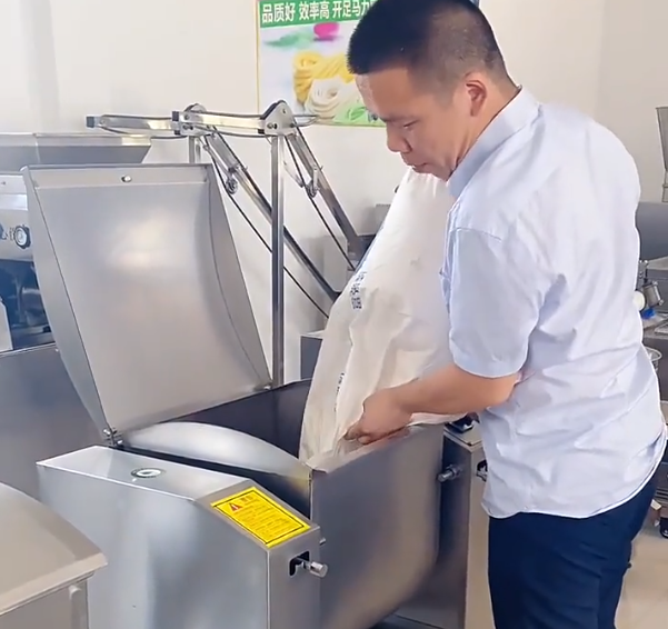 使用包子機(jī)包包子，應(yīng)該怎么和面